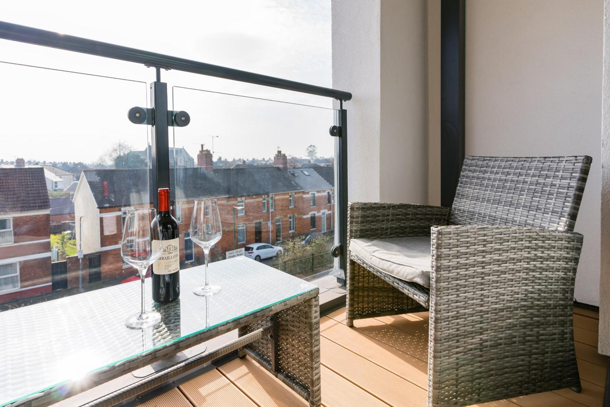 Luxe Apartments, The Moorwell, Parking, Gym - 10Mins Cardiff City Ctr Room photo
