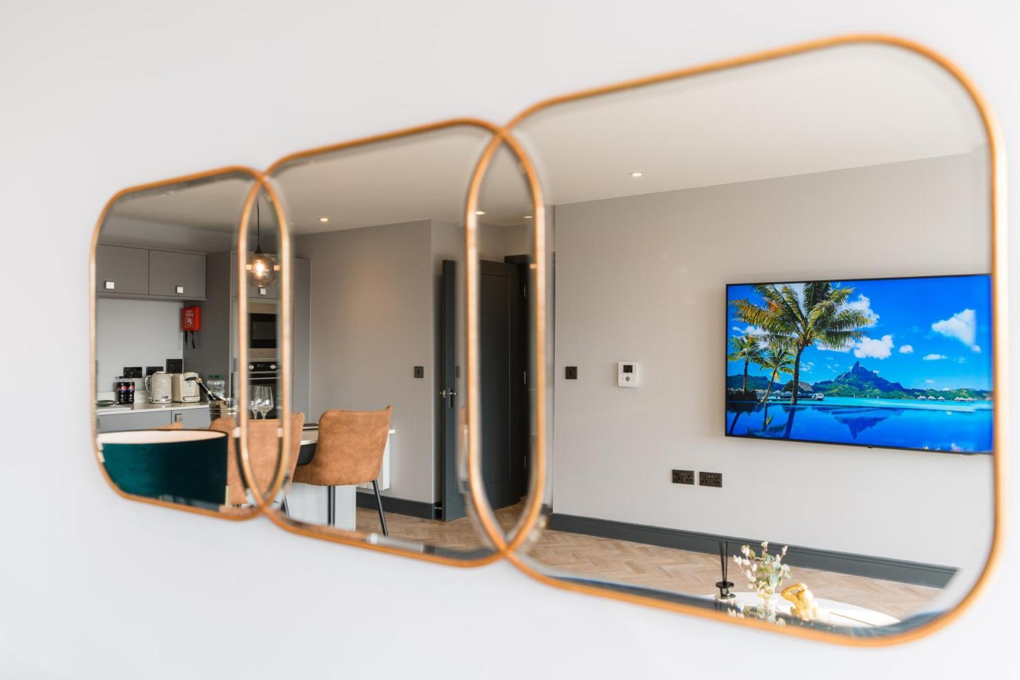 Luxe Apartments, The Moorwell, Parking, Gym - 10Mins Cardiff City Ctr Room photo